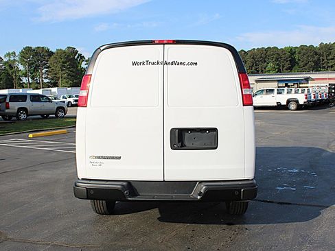 Used 2024 Chevrolet Express 2500 w/ Driver Convenience Package RWD image 15