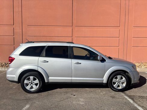 Used 2012 Dodge Journey SXT w/ Sound Group image 4