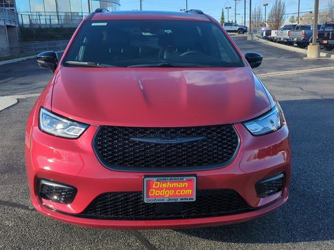 New 2026 Chrysler Pacifica Select image 2