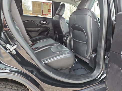 Used 2021 Jeep Cherokee Trailhawk image 11