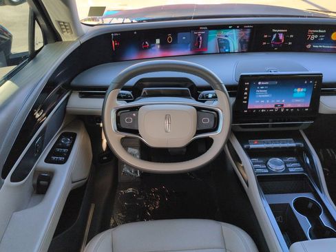 Used 2025 Lincoln Nautilus Premier AWD/4WD image 16