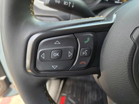 Used 2024 Jeep Gladiator Sport AWD/4WD image 12
