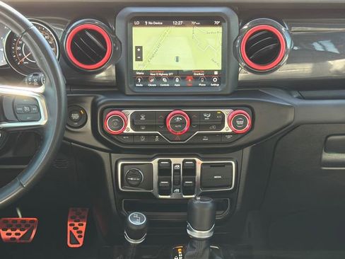 Used 2022 Jeep Wrangler Unlimited Sahara image 12