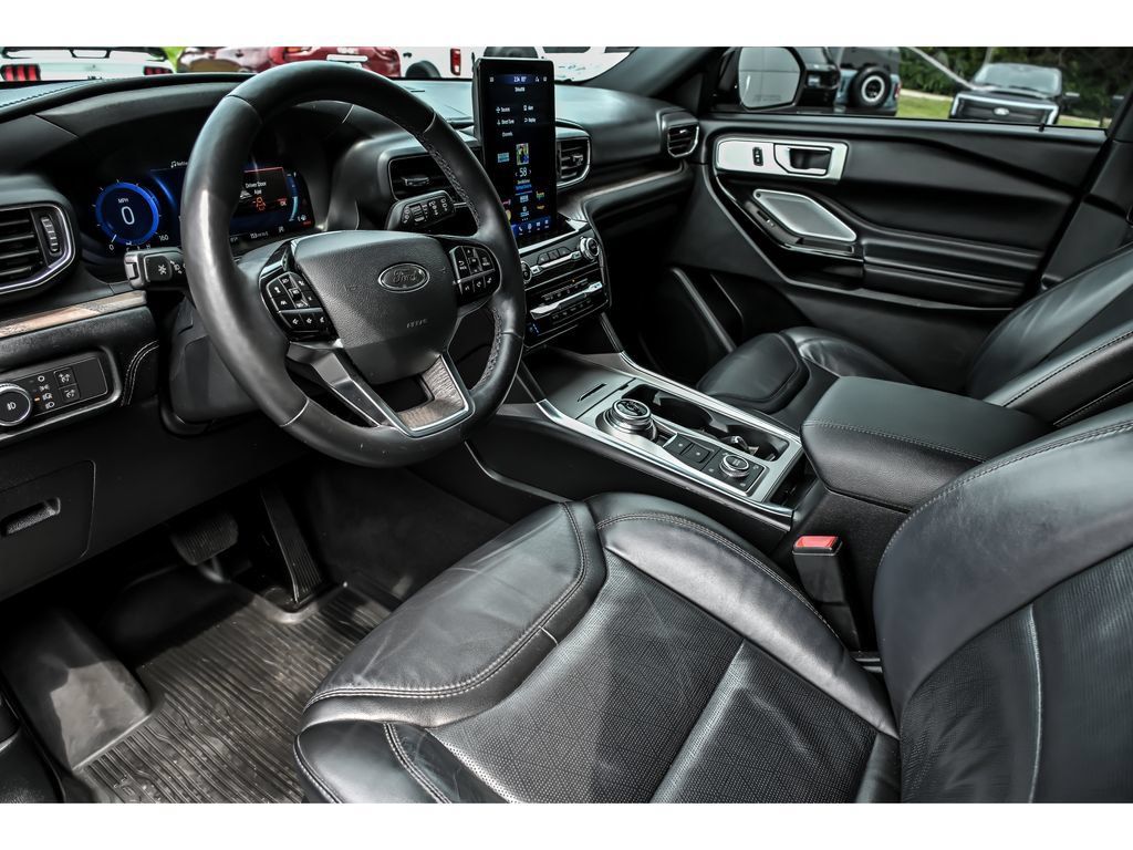 Used 2022 Ford Explorer Platinum w/ Equipment Group 601A AWD/4WD image 11