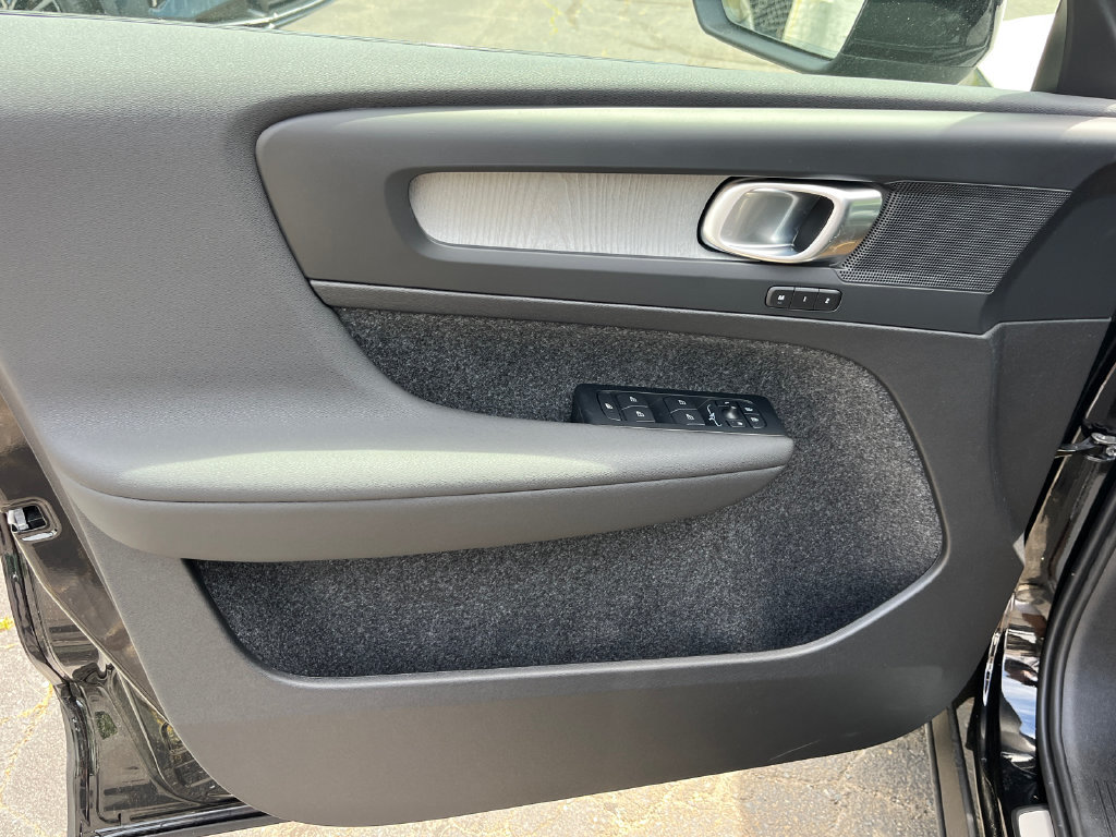New 2026 Volvo XC40 B5 Core w/ Climate Package AWD/4WD image 9