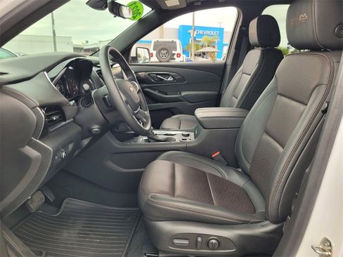 Used 2023 Chevrolet Traverse High Country image 16