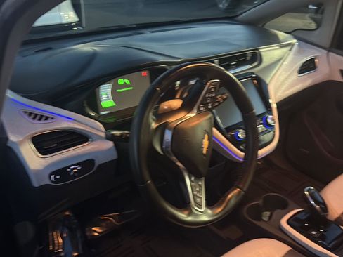 Used 2020 Chevrolet Bolt Premier w/ Infotainment Package image 22
