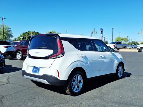 Used 2025 Kia Soul LX FWD image 6
