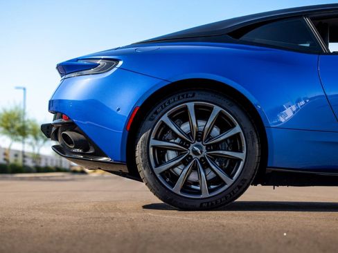 Used 2019 Aston Martin DB11 Coupe image 13