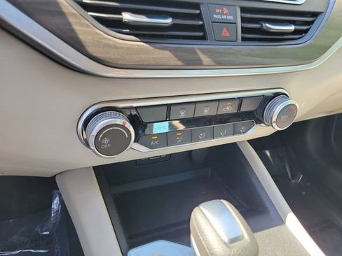 Used 2025 Nissan Altima 2.5 SV image 19