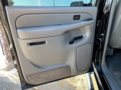 Used 2004 GMC Sierra 2500 SLT w/ Heavy-Duty Power Package image 15