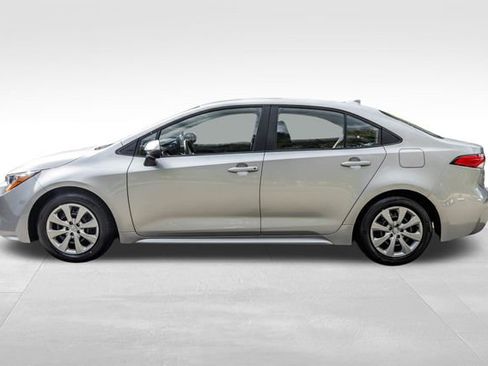 Certified 2025 Toyota Corolla LE FWD image 9