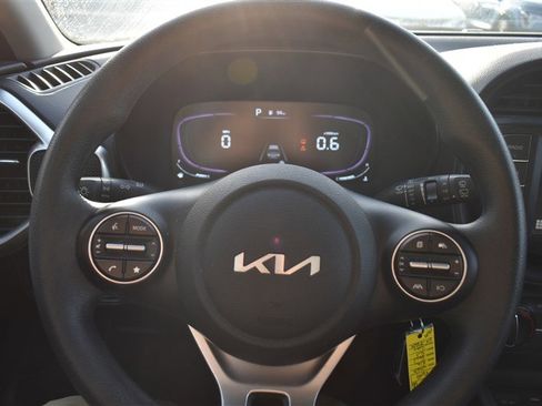 Used 2023 Kia Soul LX w/ LX Technology Package image 12