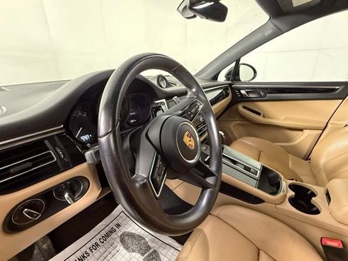 Used 2024 Porsche Macan AWD/4WD image 10