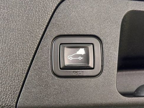 Used 2017 Buick Envision Essence FWD image 17