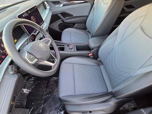 New 2026 Volkswagen Tiguan SE image 4