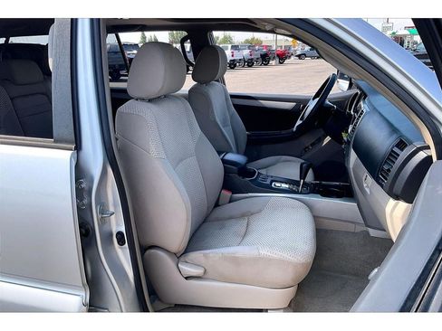 Used 2006 Toyota 4Runner SR5 AWD/4WD image 8