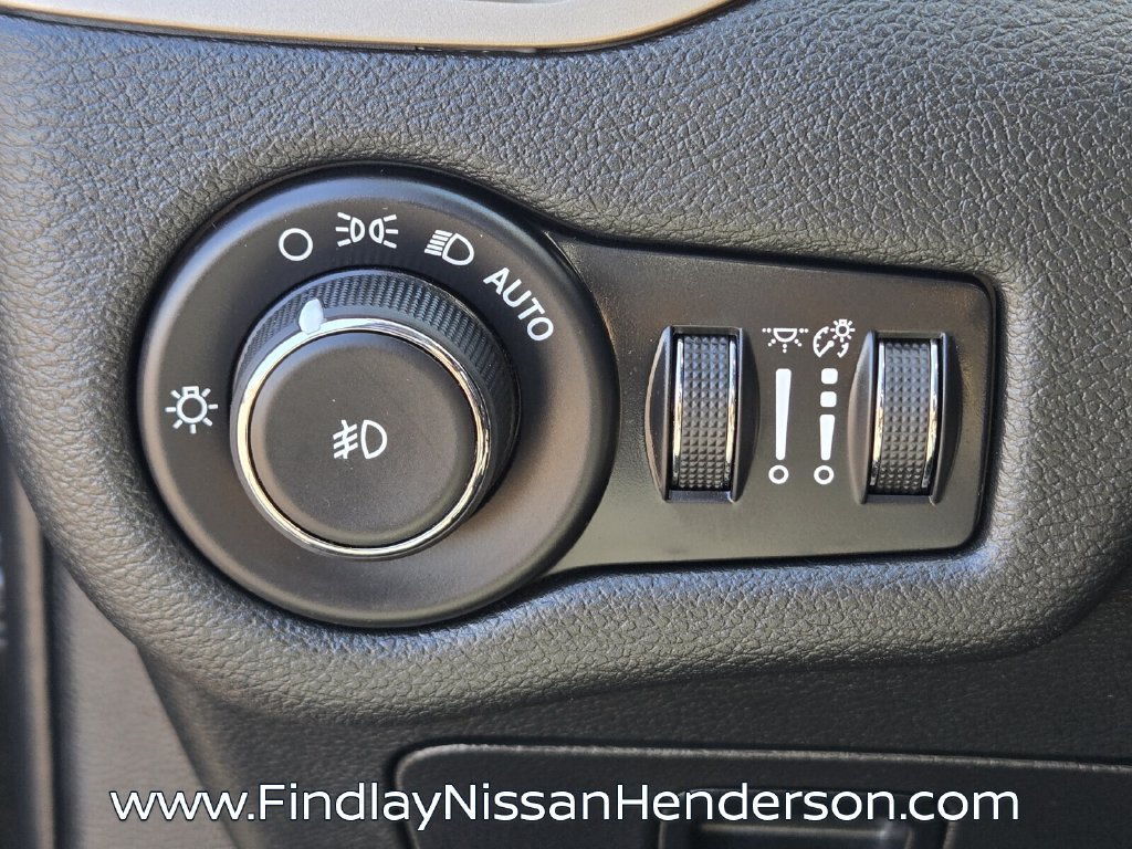 Used 2016 Jeep Cherokee Latitude FWD image 25
