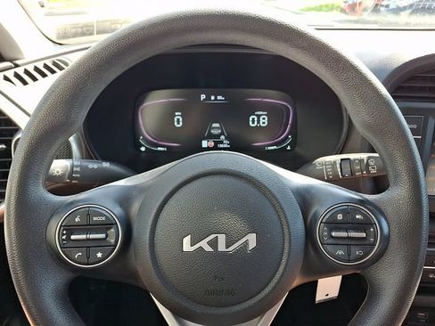 Used 2023 Kia Soul LX w/ LX Technology Package FWD image 18