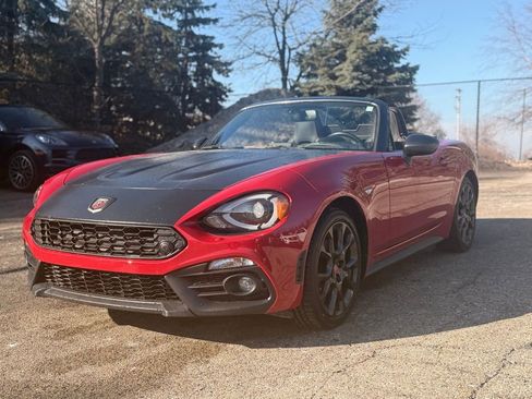 Used 2018 FIAT 124 Spider Abarth w/ Convenience Group image 3