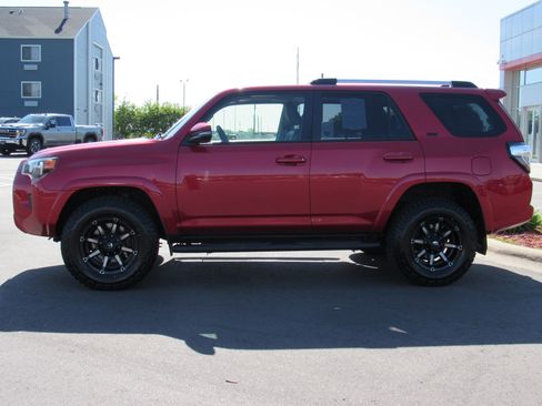 Used 2021 Toyota 4Runner SR5 Premium w/ Moonroof Package AWD/4WD image 9