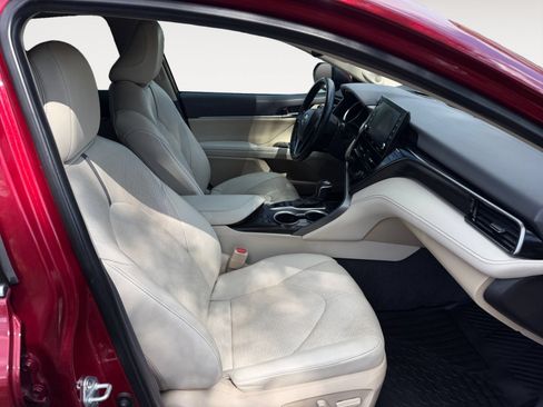 Used 2022 Toyota Camry XLE w/ Navigation Package FWD image 15