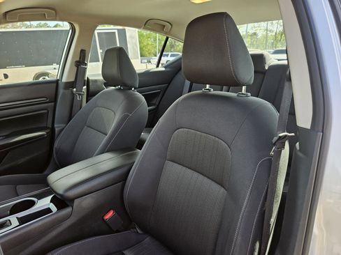 Used 2024 Nissan Altima 2.5 SV image 11