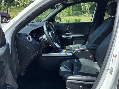 Used 2024 Mercedes-Benz GLB 250 4MATIC w/ Driver Assistance Package image 3
