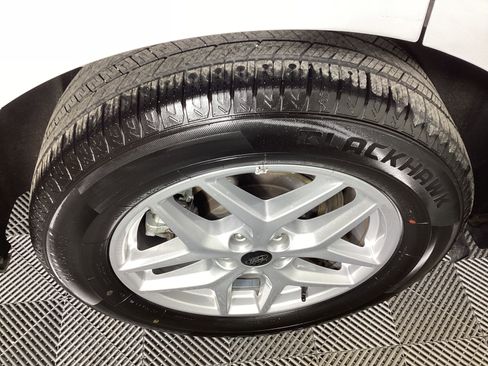 Used 2024 Ford Edge SEL image 12