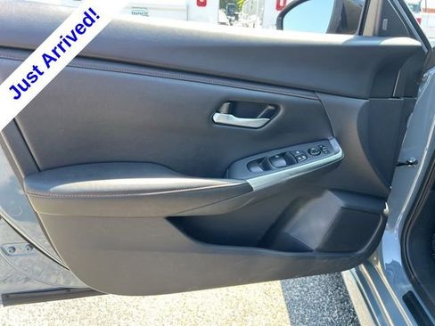 Used 2025 Nissan Sentra SR FWD image 10