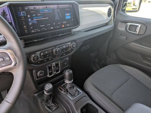 Used 2025 Jeep Wrangler Unlimited Sahara AWD/4WD image 22