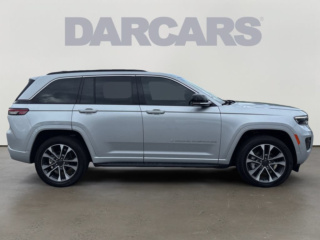 Used 2024 Jeep Grand Cherokee Overland w/ Luxury Tech Group IV AWD/4WD image 8