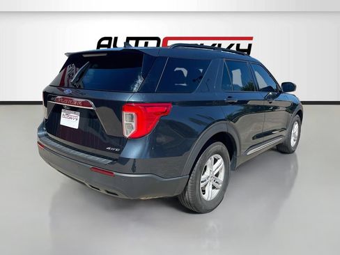 Used 2024 Ford Explorer XLT AWD/4WD image 7