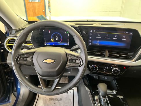 Used 2024 Chevrolet Trax LT FWD image 18