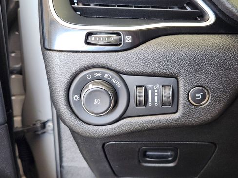 Used 2023 Jeep Cherokee Altitude Lux image 23