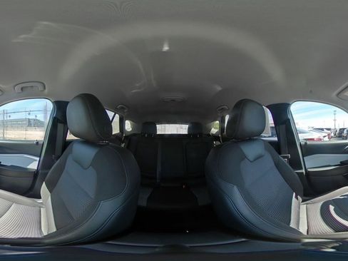 Used 2025 Chevrolet Trax LT FWD image 41