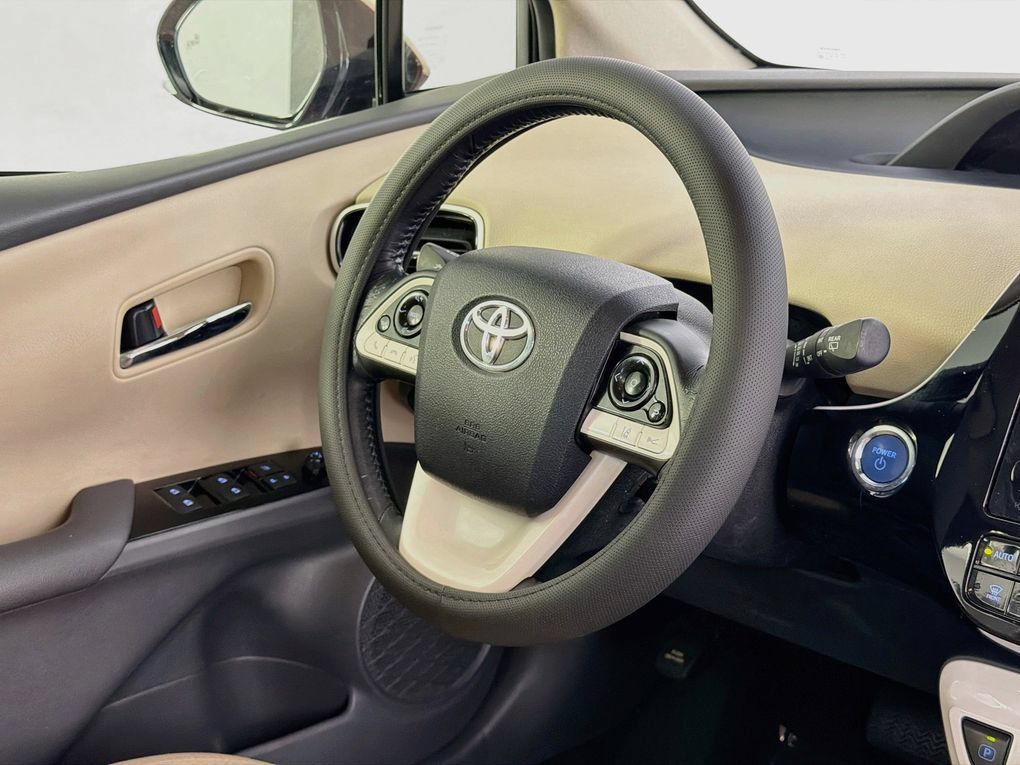 Used 2018 Toyota Prius Three w/ Advanced Technology Package FWD image 33