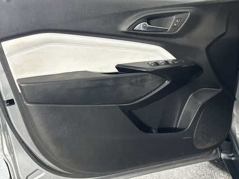 Used 2025 Chevrolet Trax LT w/ Driver Confidence Package image 32