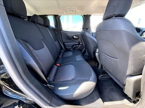 Used 2023 Jeep Renegade Latitude AWD/4WD image 16