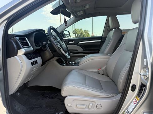 Used 2018 Toyota Highlander XLE image 9
