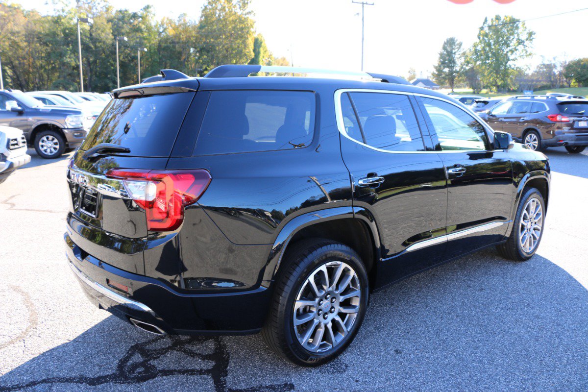 Used 2023 GMC Acadia Denali w/ Denali Ultimate Package FWD image 8
