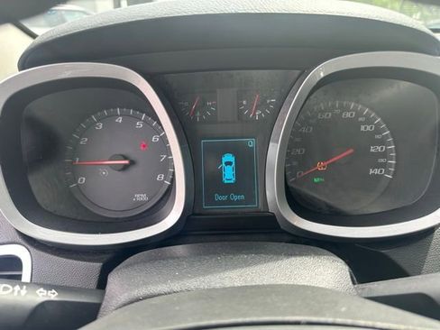 Used 2017 Chevrolet Equinox LS FWD image 16