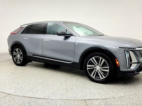 Used 2023 Cadillac Lyriq AWD image 3