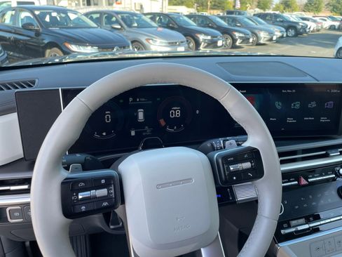 Used 2025 Hyundai Santa Fe SEL image 31