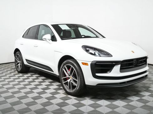 Certified 2023 Porsche Macan S AWD/4WD image 32