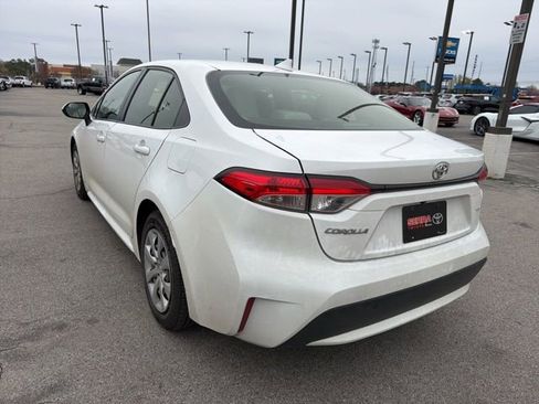 Used 2021 Toyota Corolla LE image 5