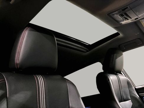 Used 2019 Toyota Highlander SE AWD/4WD image 13