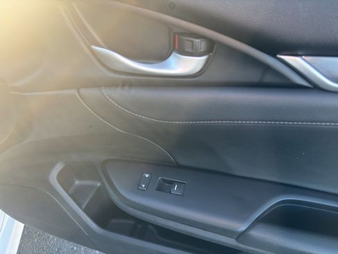 Used 2018 Honda Civic Touring image 18