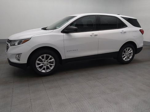 Used 2018 Chevrolet Equinox LS image 2