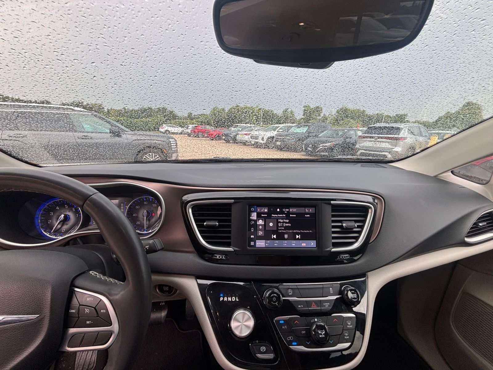 Used 2023 Chrysler Voyager LX FWD image 34